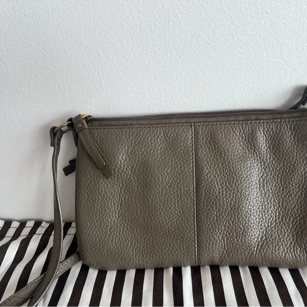 Elegant Gray Leather Crossbody Bag - Picture 4 of 5